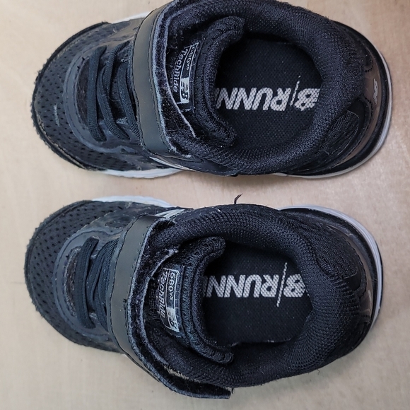 New Balance 680v5 TechRide Black/White Toddler Running Shoes - Picture 8 of 10